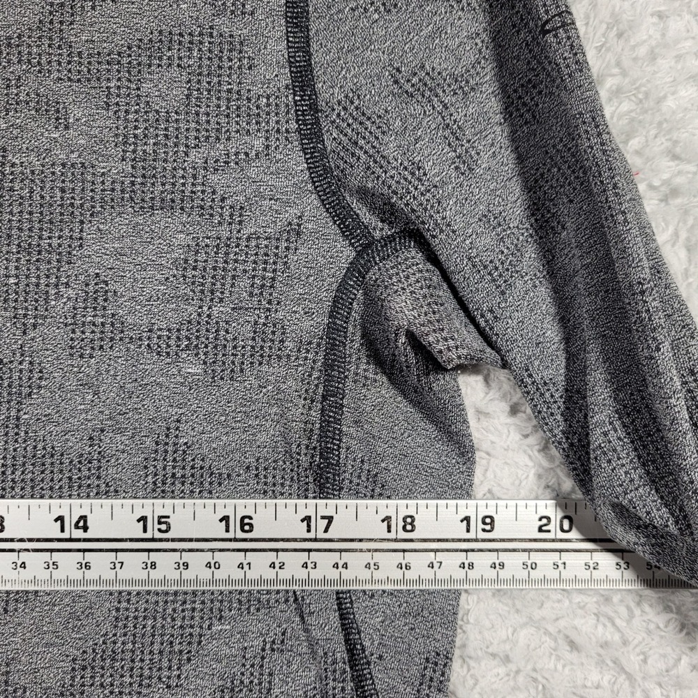 Under Armour Threadborne Heatgear Mens Medium Gray Camo 3/4 Sleeve Fitted Shirt - Picture 3 of 6